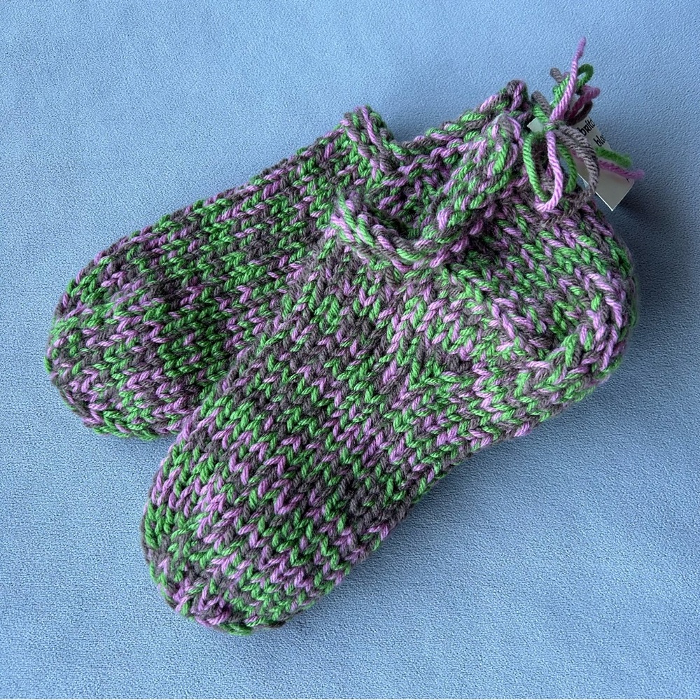 Hand Knit Slippers 🇨🇦 ~ Women’s Size 8/9 ~ Shop Local ~ Brand New!